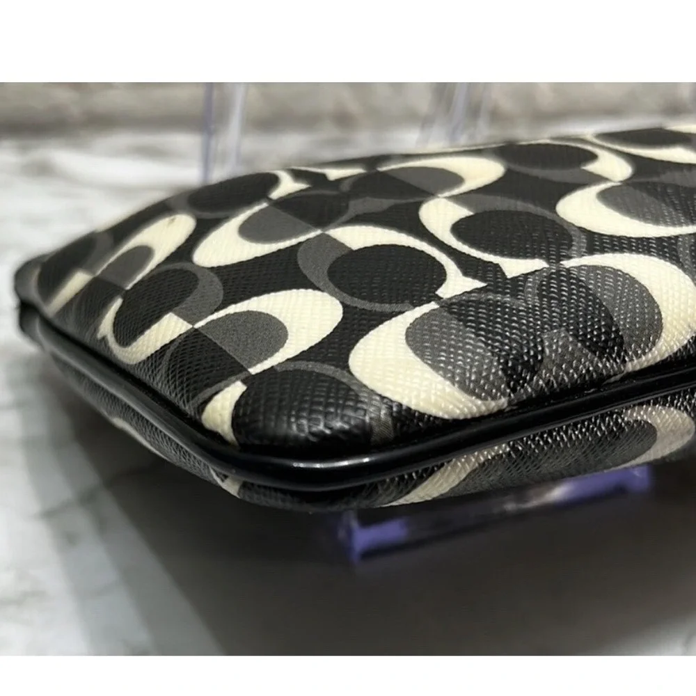 Coach Op Art Signature Wristlet Black Gray Silver Chain EST 1941